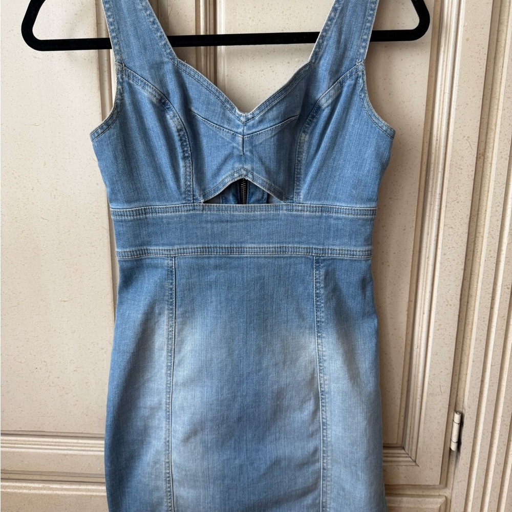 Guess Blue Jeans with Classic Fit and Subtle Gradient